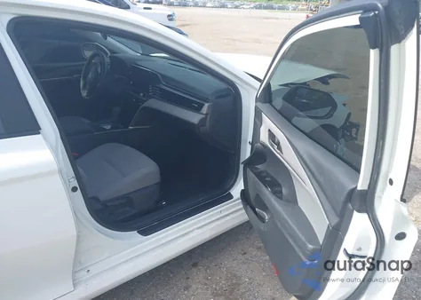 2025 Toyota Camry Le z USA, uszkodzony, nr VIN 4T1DAACKXSU571049